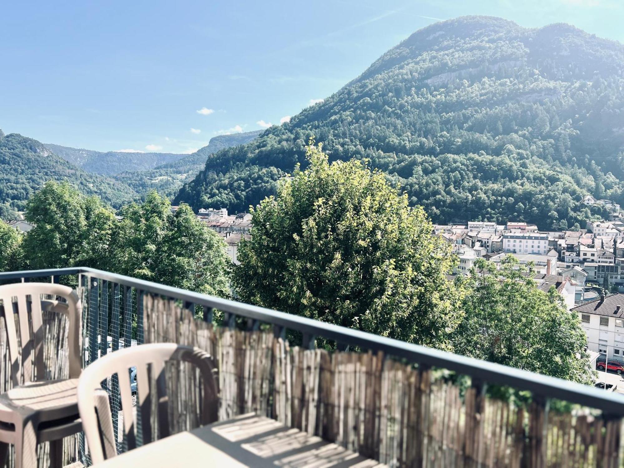 Le Balcon Du Boulevard Bellevue Сен-Клод Экстерьер фото
